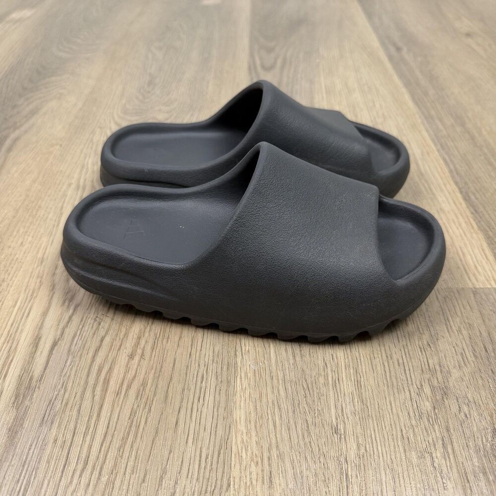 Yeezy Foam Slide Sandals in Black